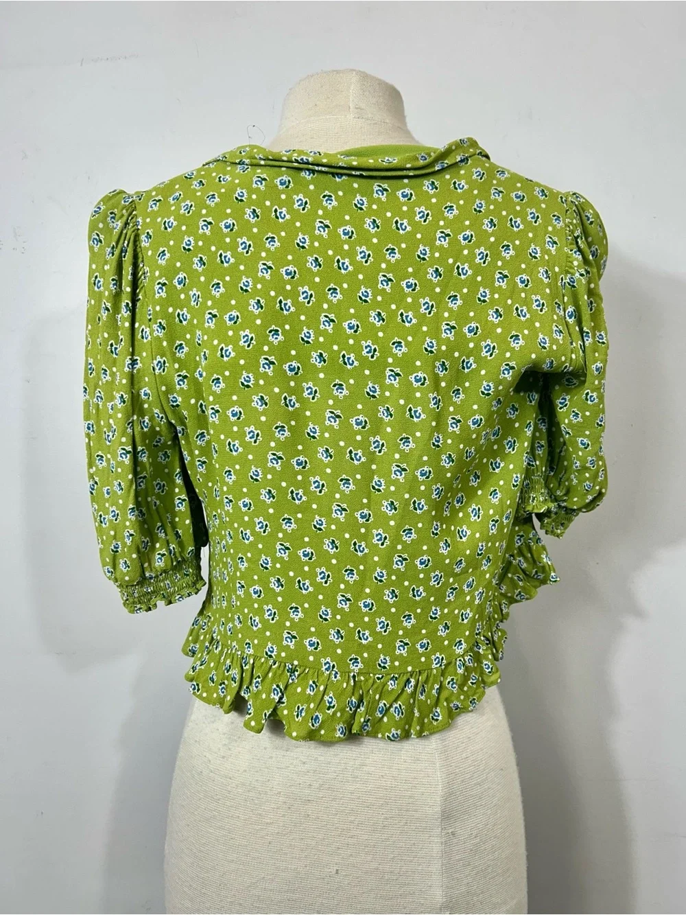 Reformation Nell V-Neck Button-Up Floral Blouse in Lime/Green - Size Small